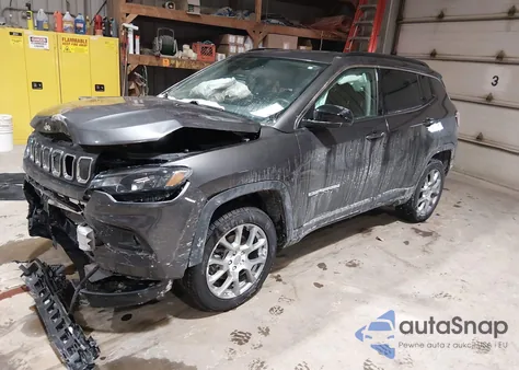 2022 Jeep Compass Latitude Lux 4X4 z USA, uszkodzony, nr VIN 3C4NJDFB1NT201676